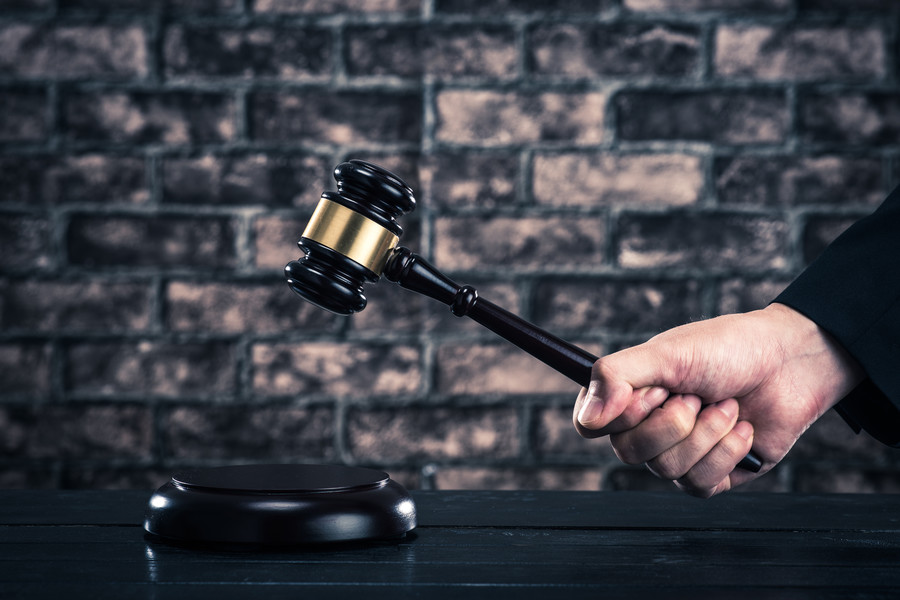 奉賢區(qū)刑事律師視角：網(wǎng)購手機(jī)配件牽出制假案，制假售假的處罰剖析