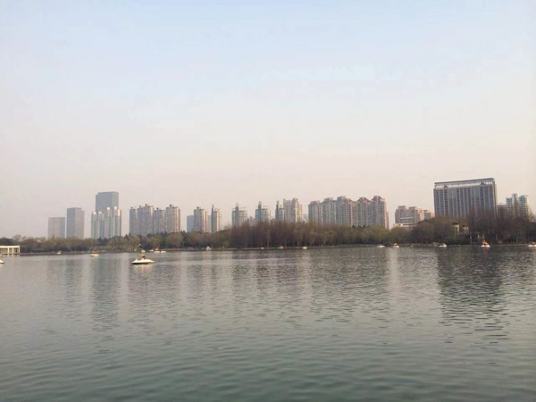 攜帶兇器在銀行營業(yè)大廳搶奪儲(chǔ)戶現(xiàn)金如何處理？上海刑事律師網(wǎng)告訴您