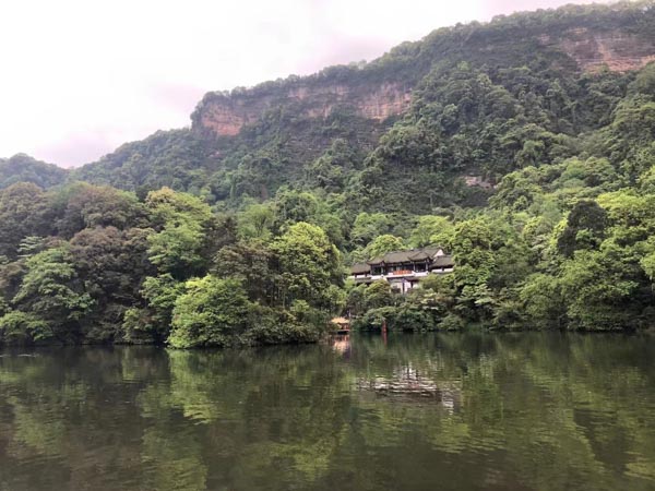 設(shè)置圈套控制賭博輸贏并從中獲取錢財如何處理？上海咨詢刑事律師告訴您