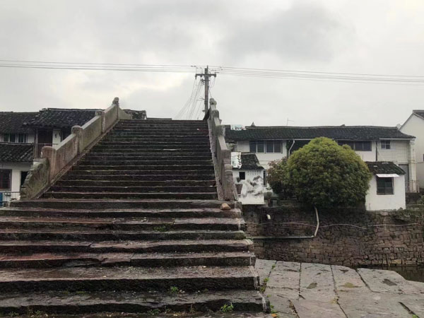 上海刑事犯罪律師一文解析關(guān)于共同犯罪案件同案犯在逃如何處理？